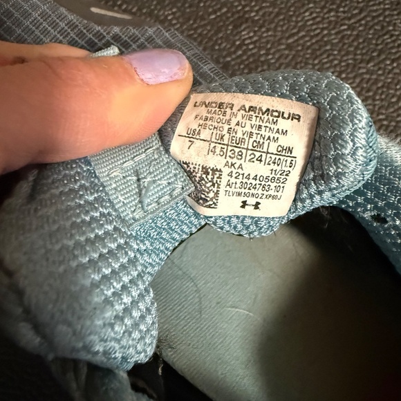 Under armour shoes - Picture 4 of 4